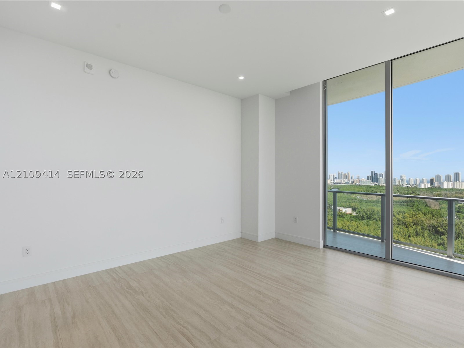 2411 Laguna circle #3101, North Miami FL 33181