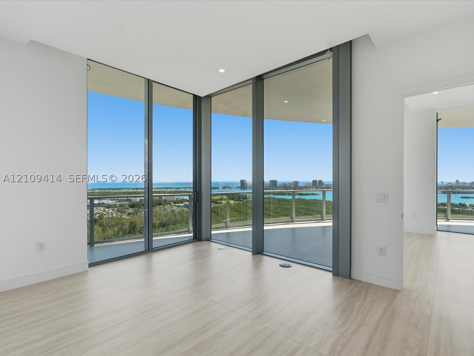 2411 Laguna circle #3101, North Miami FL 33181