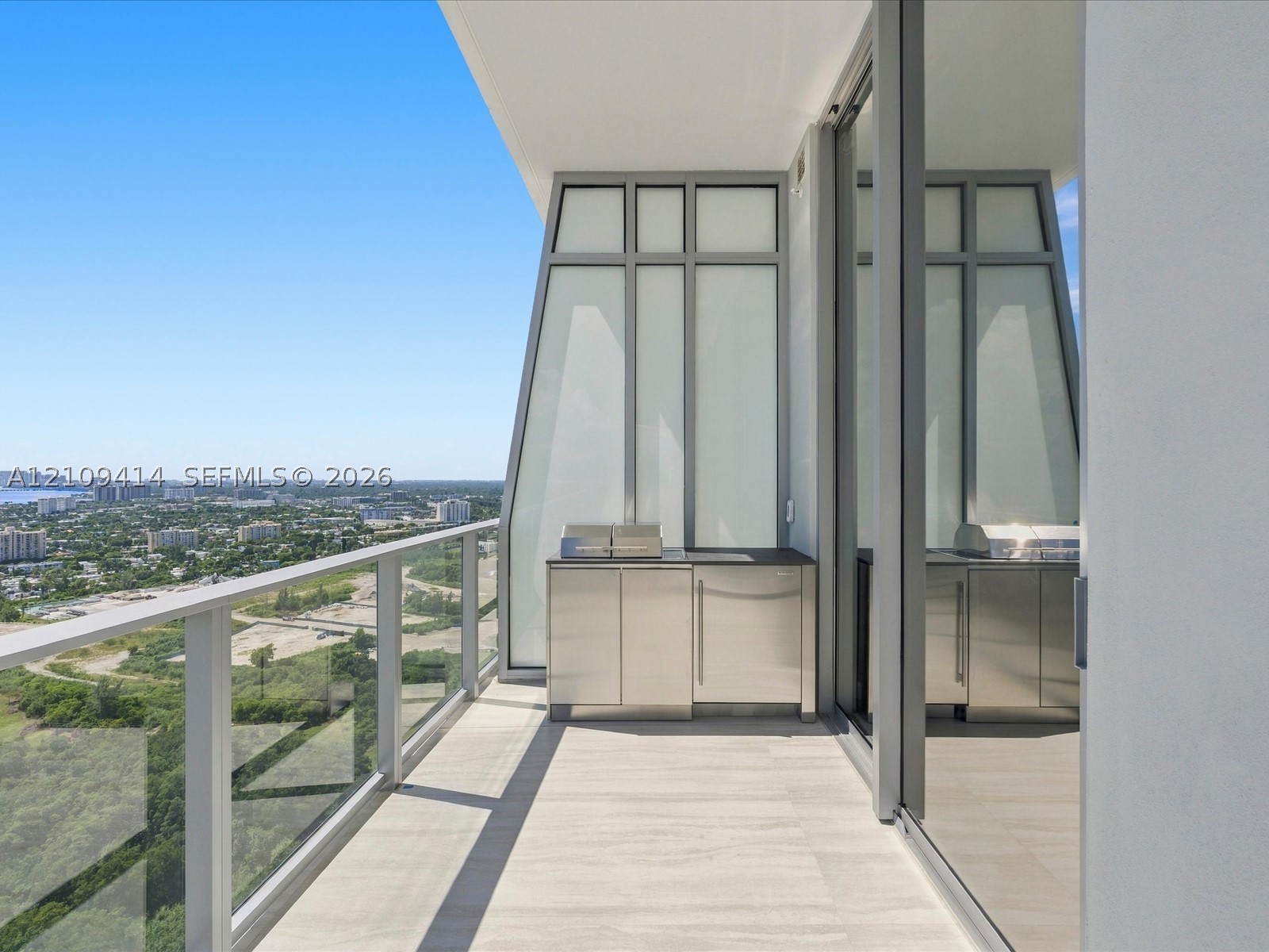 2411 Laguna circle #3101, North Miami FL 33181