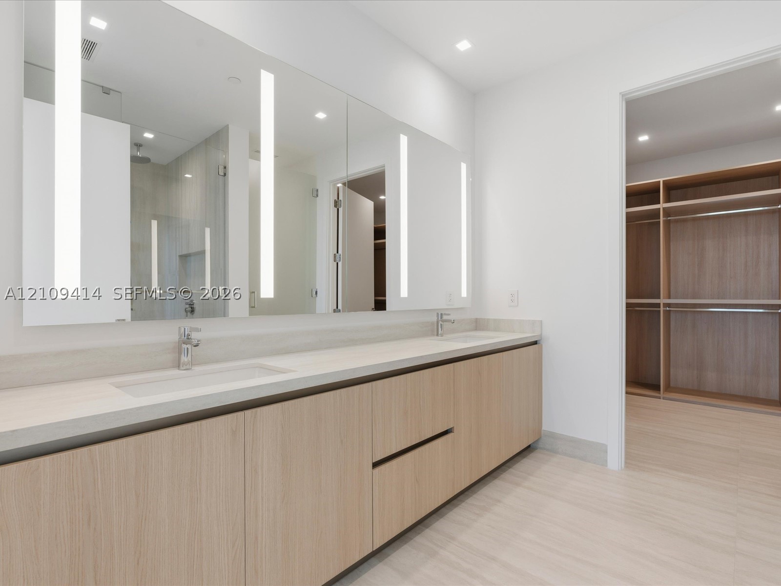 2411 Laguna circle #3101, North Miami FL 33181