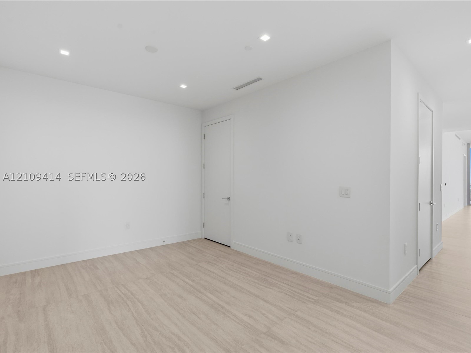 2411 Laguna circle #3101, North Miami FL 33181