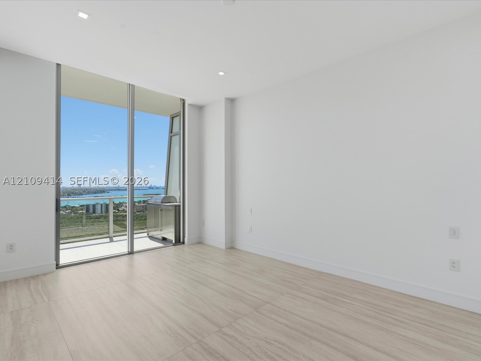 2411 Laguna circle #3101, North Miami FL 33181