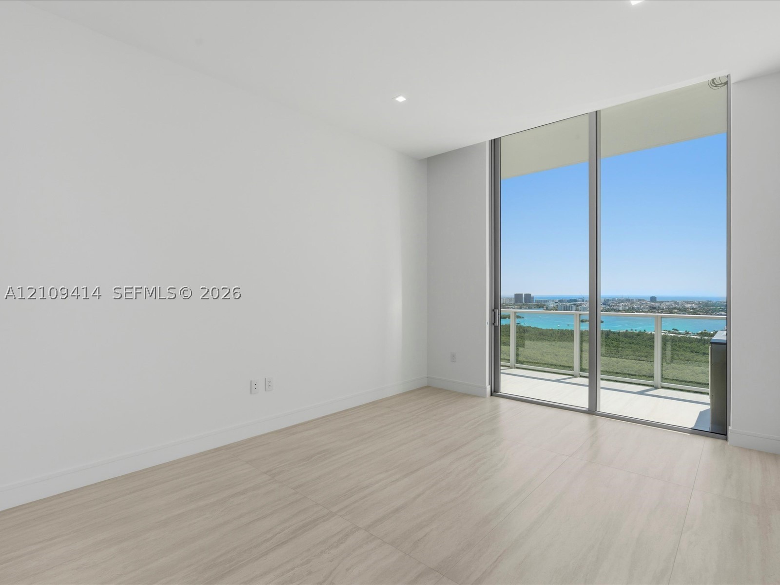 2411 Laguna circle #3101, North Miami FL 33181