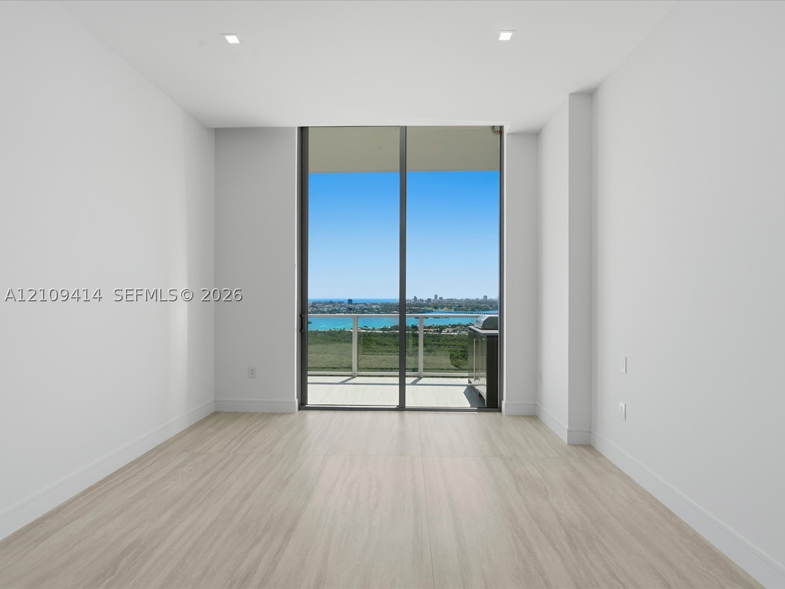 2411 Laguna circle #3101, North Miami FL 33181