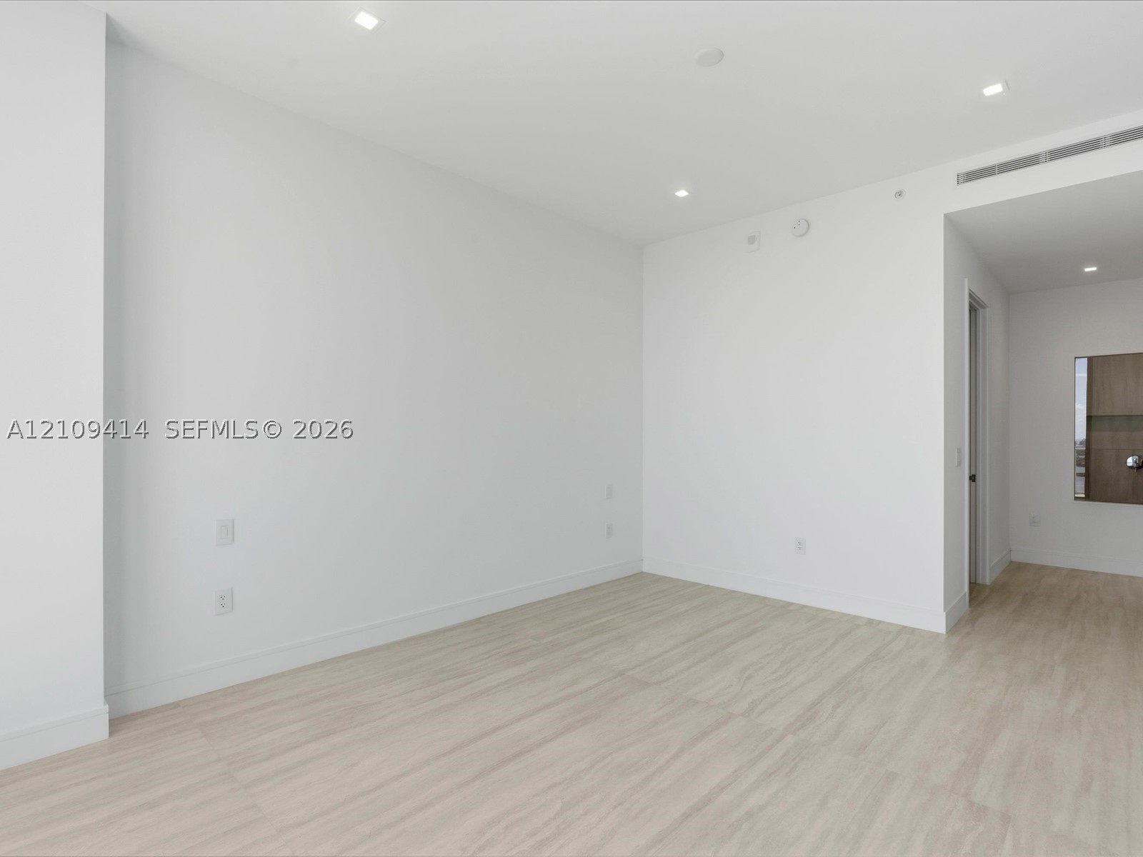 2411 Laguna circle #3101, North Miami FL 33181