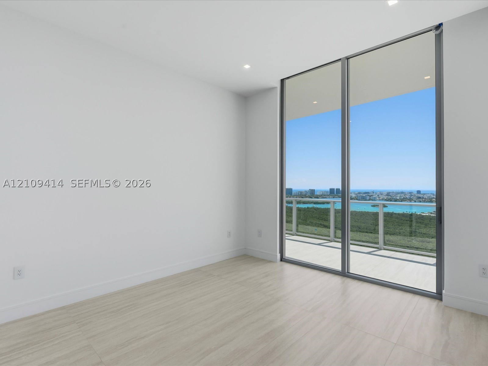 2411 Laguna circle #3101, North Miami FL 33181