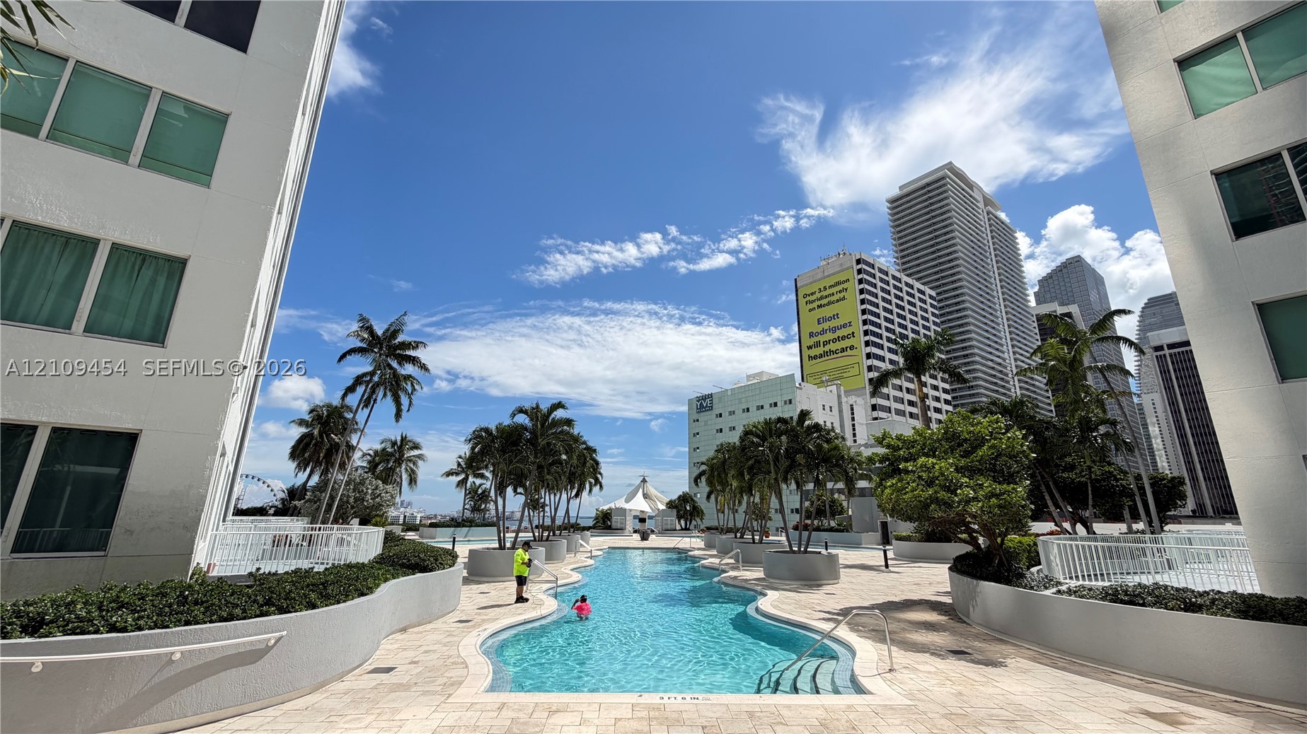 244 Biscayne Blvd #2807, Miami FL 33132