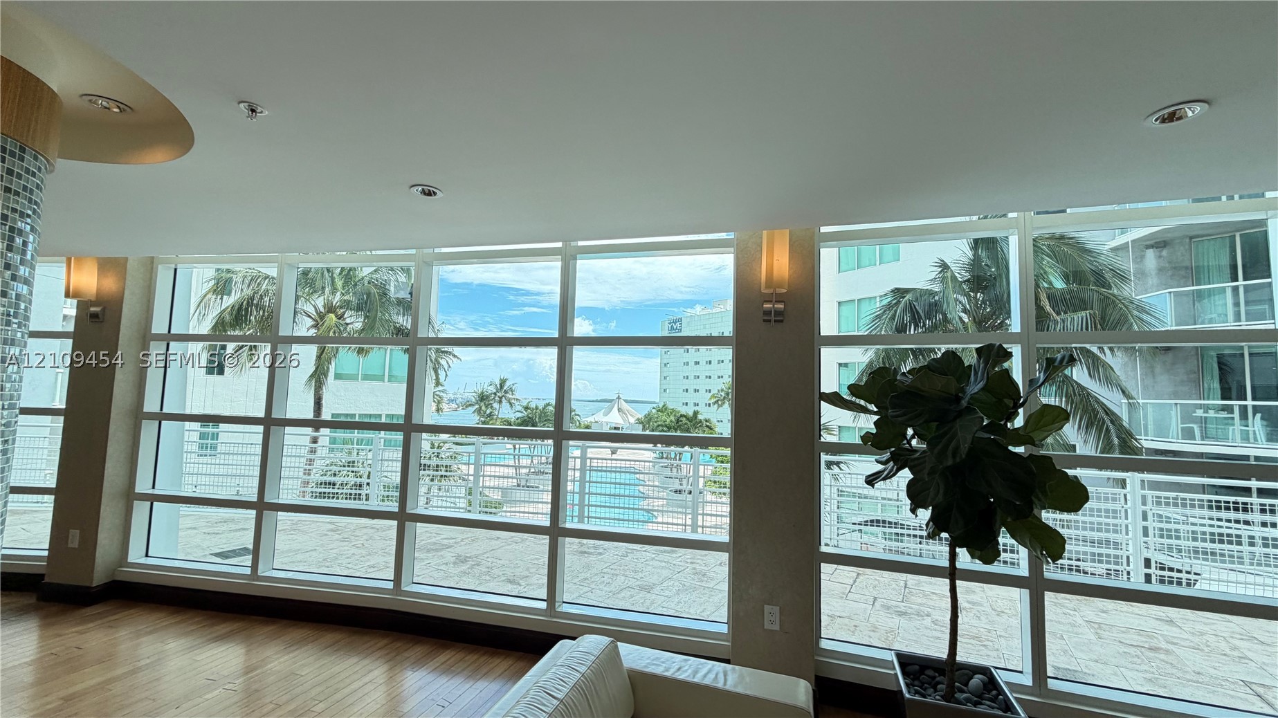 244 Biscayne Blvd #2807, Miami FL 33132