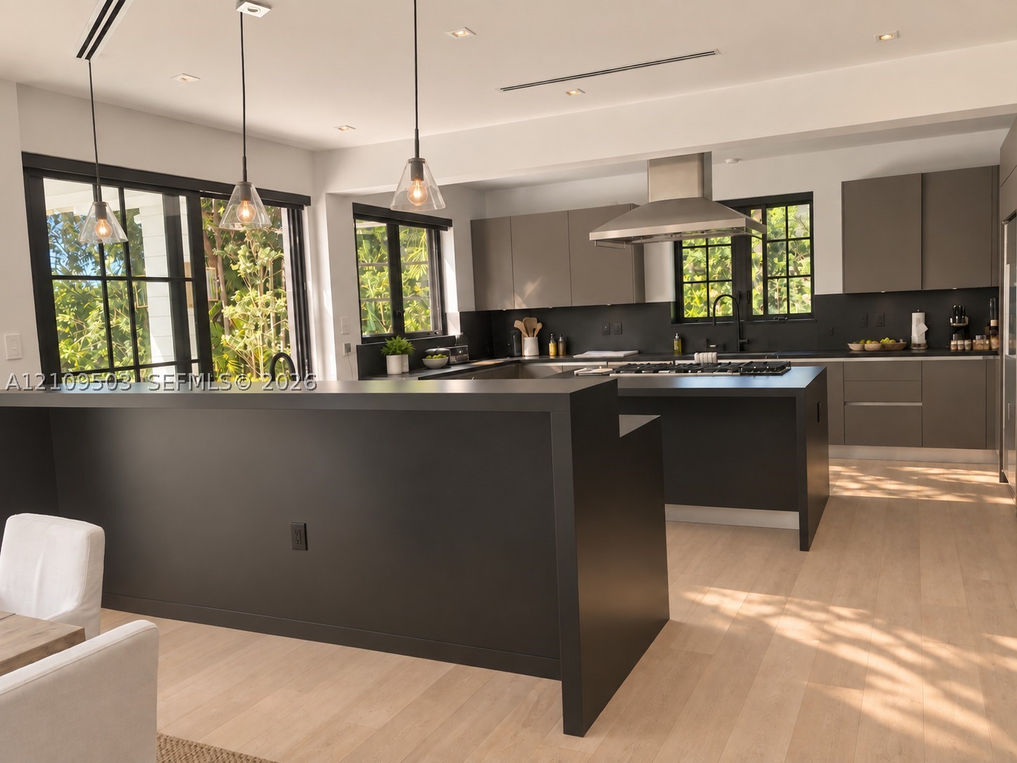 7230 E Lago Dr, Coral Gables FL 33143