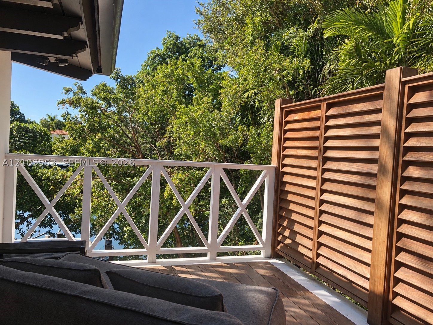 7230 E Lago Dr, Coral Gables FL 33143