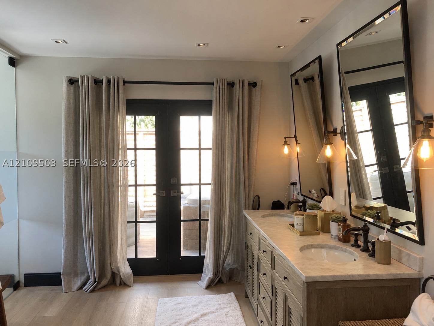 7230 E Lago Dr, Coral Gables FL 33143