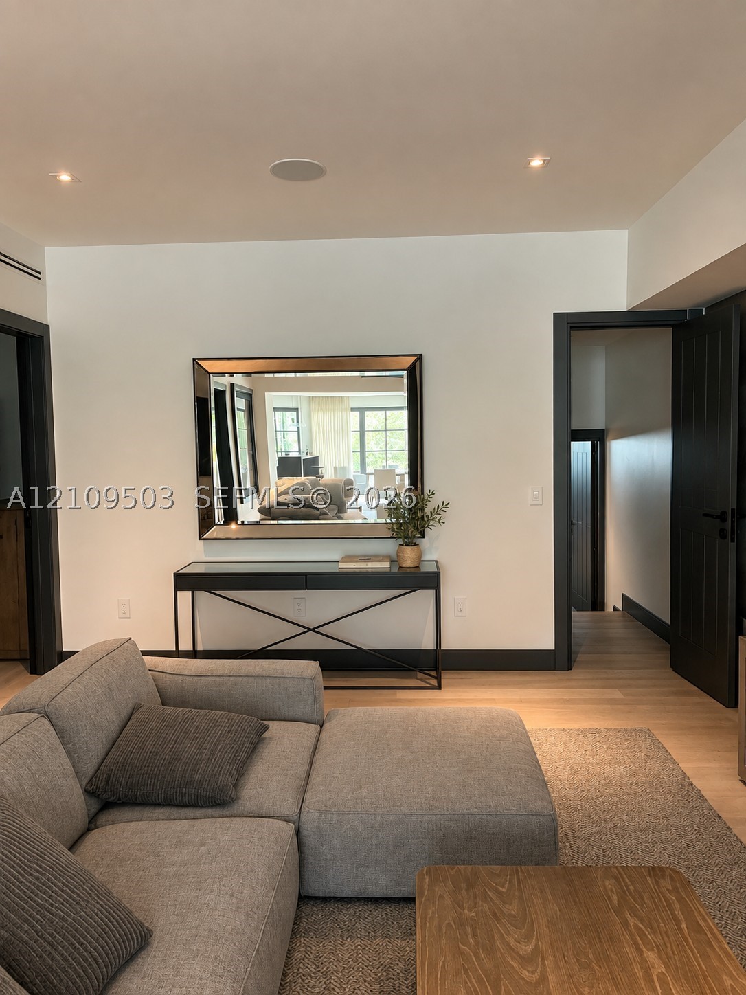 7230 E Lago Dr, Coral Gables FL 33143