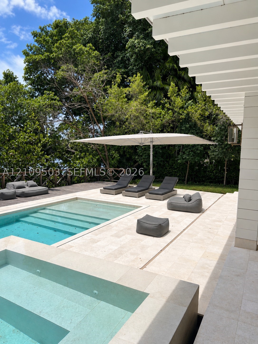 7230 E Lago Dr, Coral Gables FL 33143