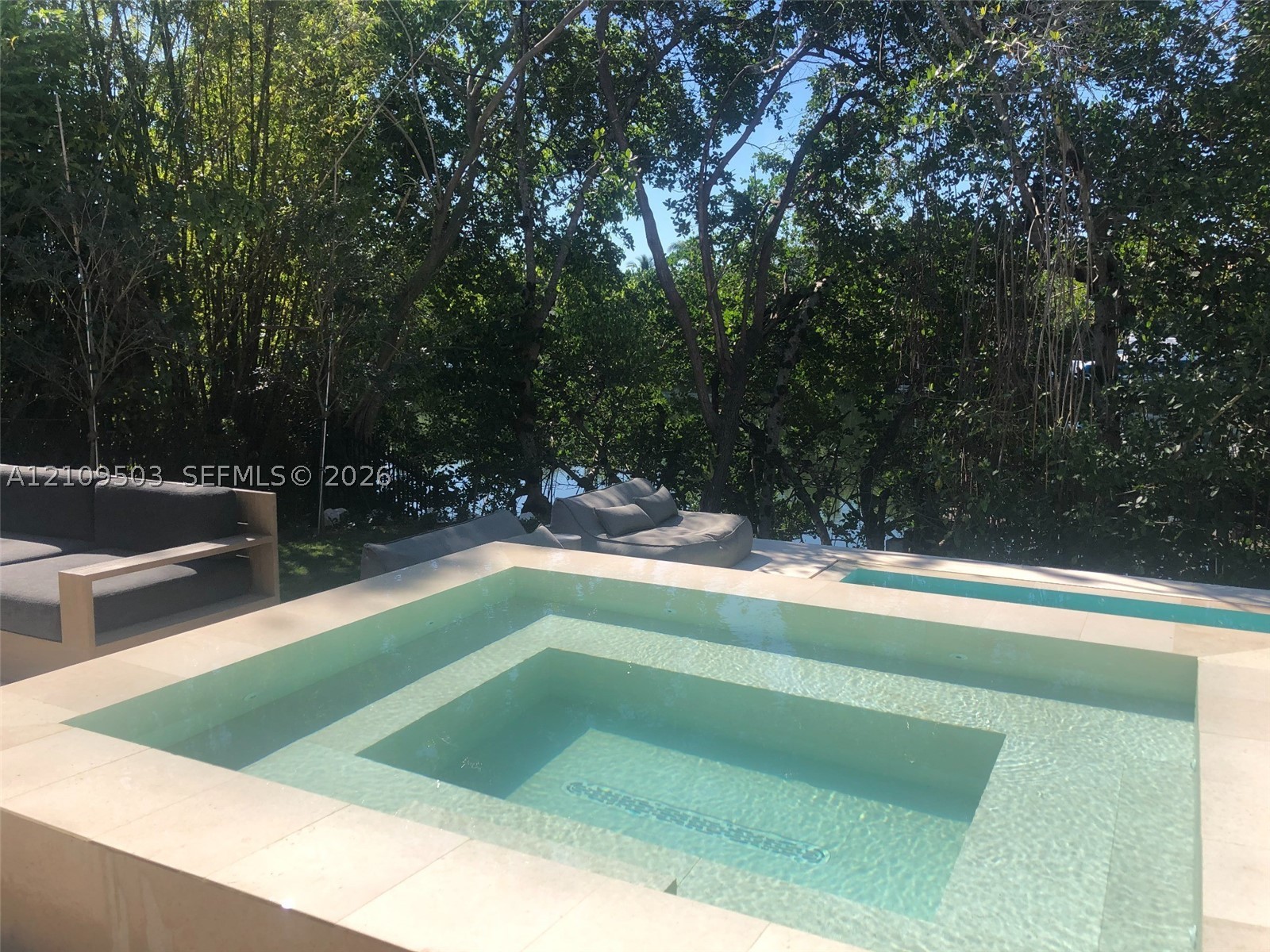 7230 E Lago Dr, Coral Gables FL 33143