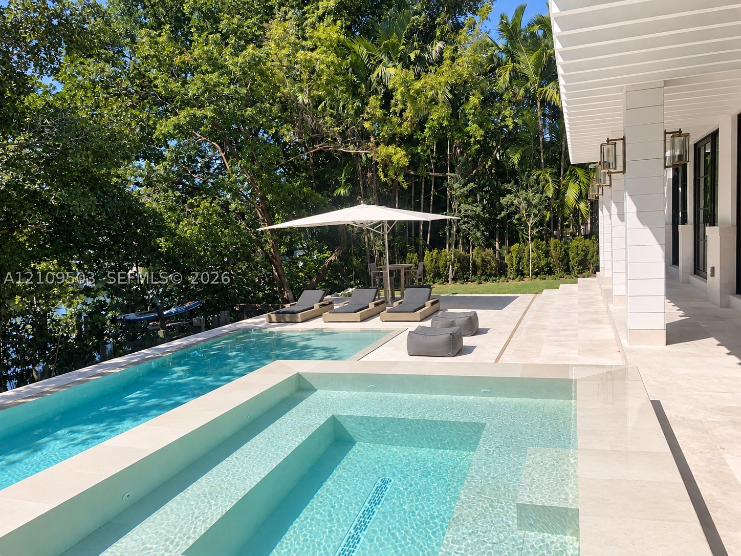 7230 E Lago Dr, Coral Gables FL 33143
