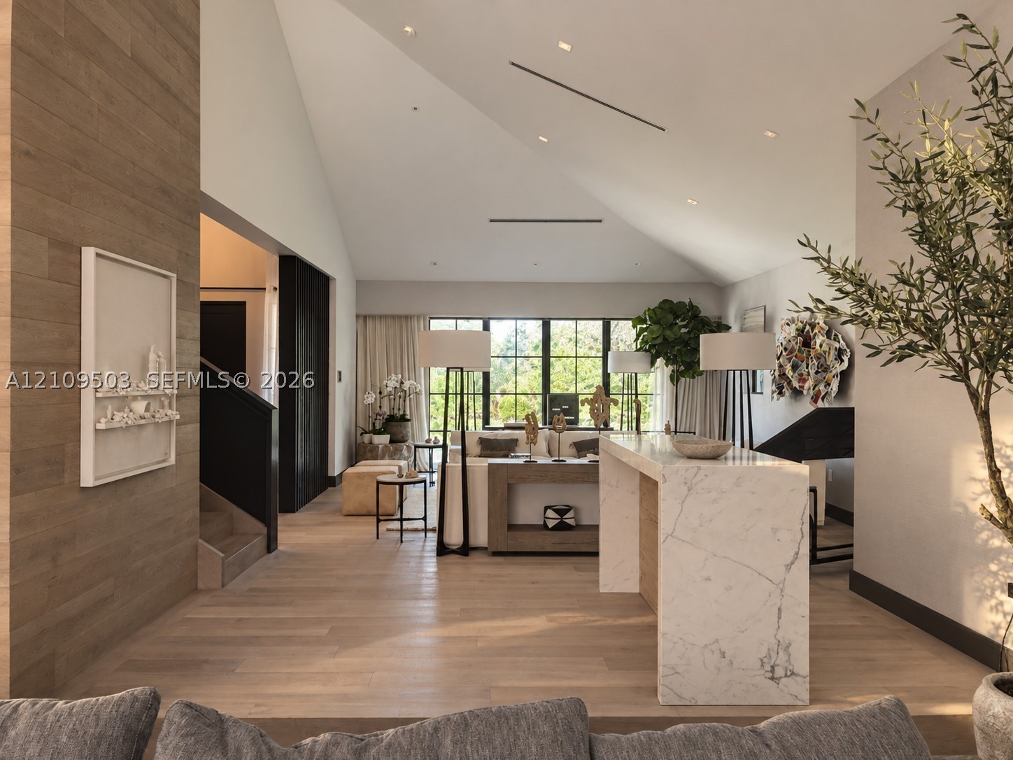 7230 E Lago Dr, Coral Gables FL 33143