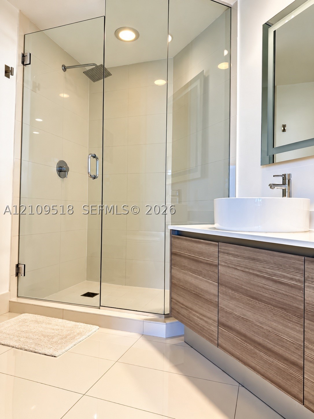 121 NE 34th St #2016, Miami FL 33137