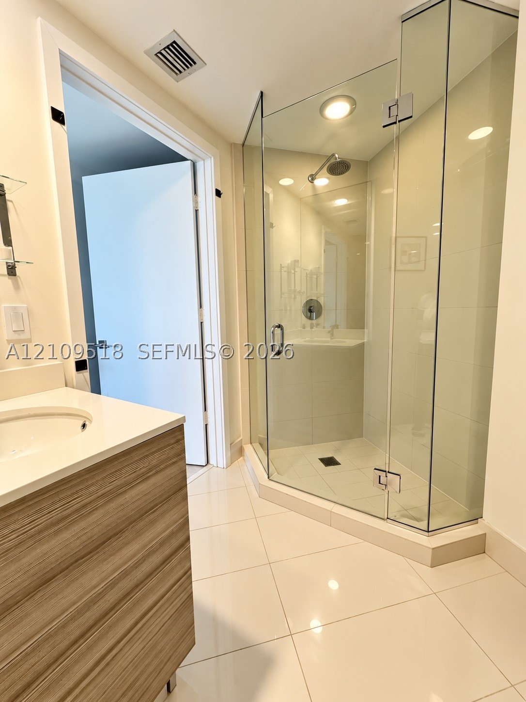 121 NE 34th St #2016, Miami FL 33137