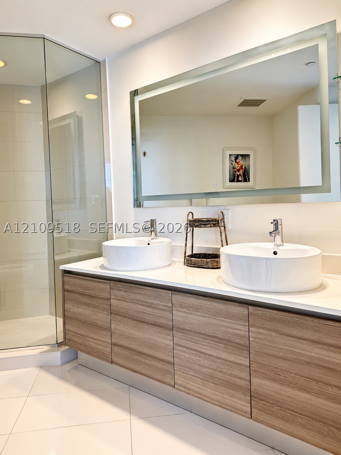 121 NE 34th St #2016, Miami FL 33137