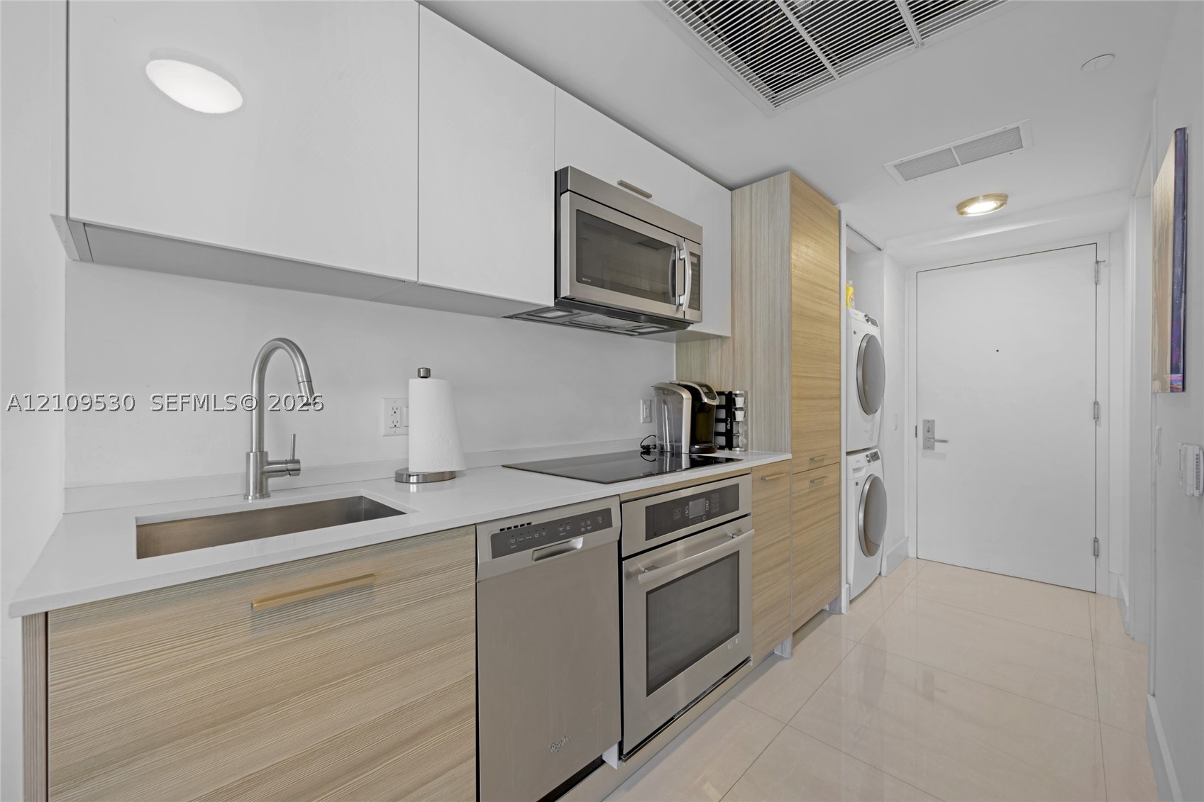 1300 Brickell Bay Dr #1600, Miami FL 33131