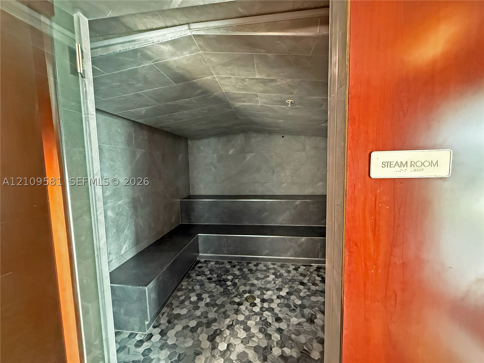 31 SE 5th St #1608, Miami FL 33131