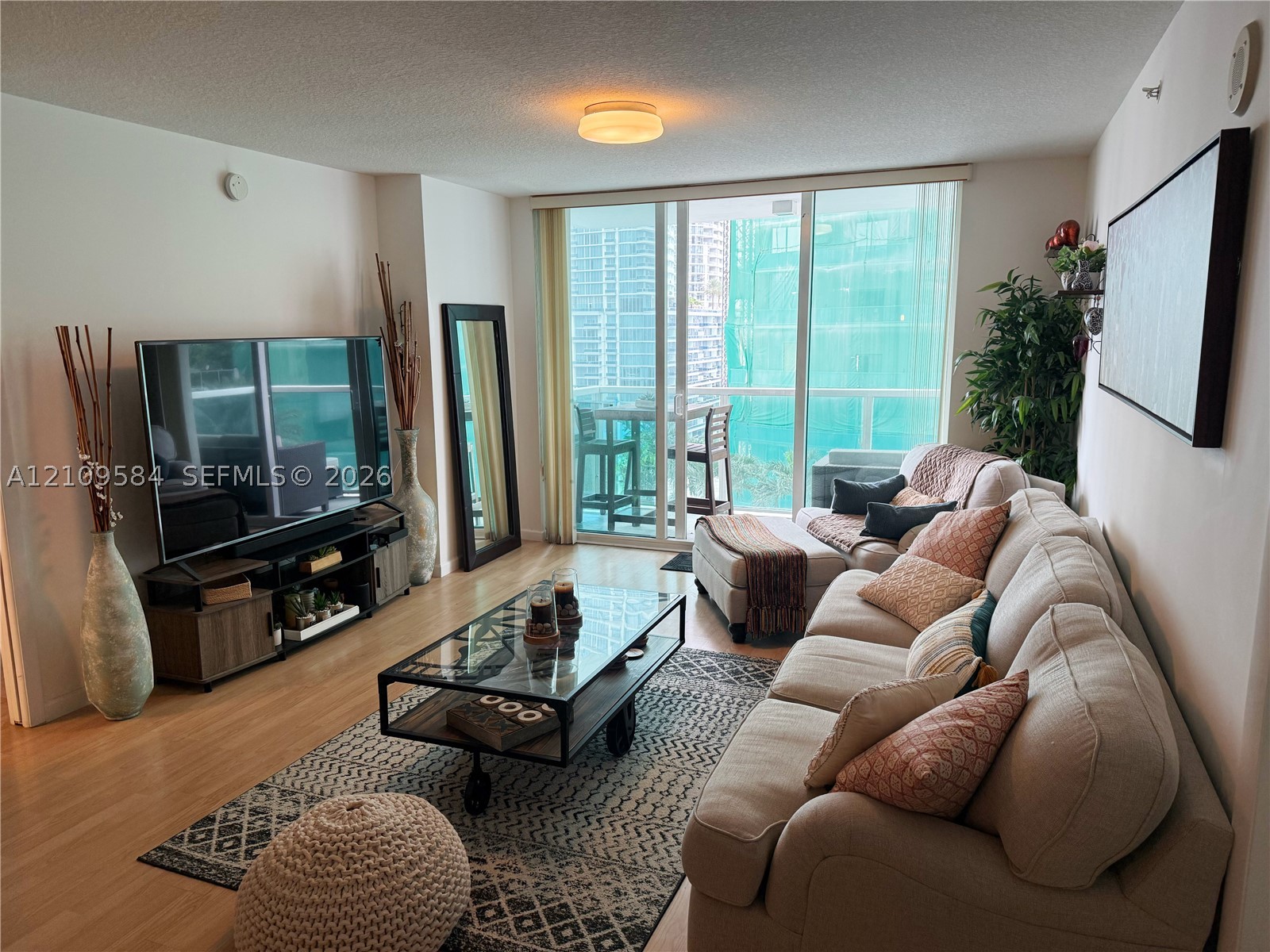 31 SE 5th St #1608, Miami FL 33131