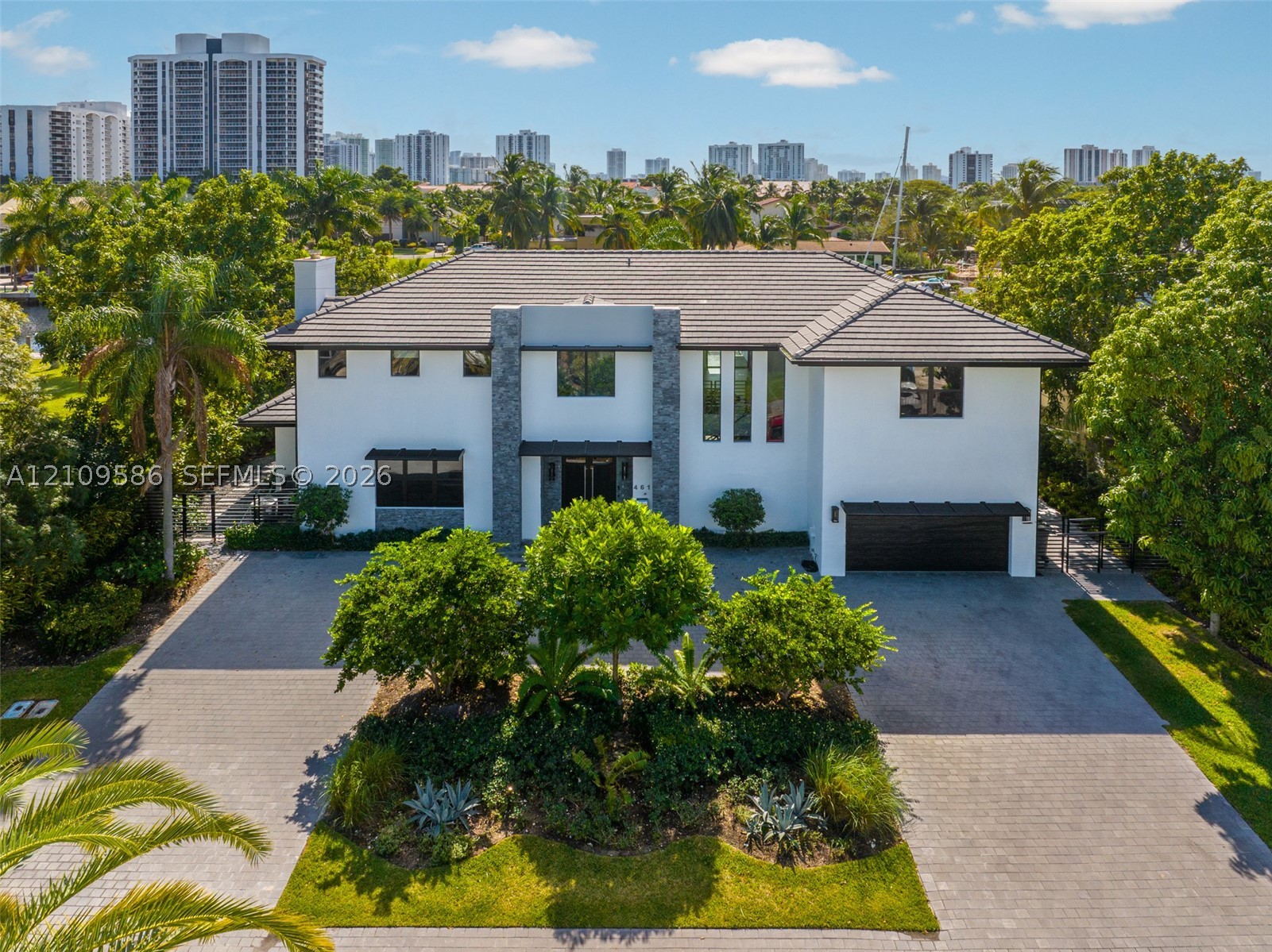 461 Poinciana Dr, Hallandale Beach FL 33009