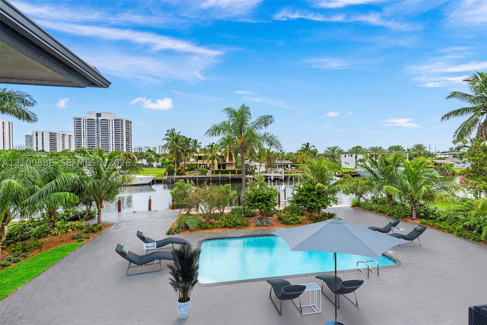 461 Poinciana Dr, Hallandale Beach FL 33009