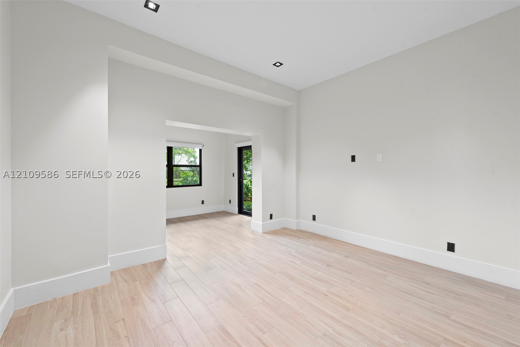 461 Poinciana Dr, Hallandale Beach FL 33009