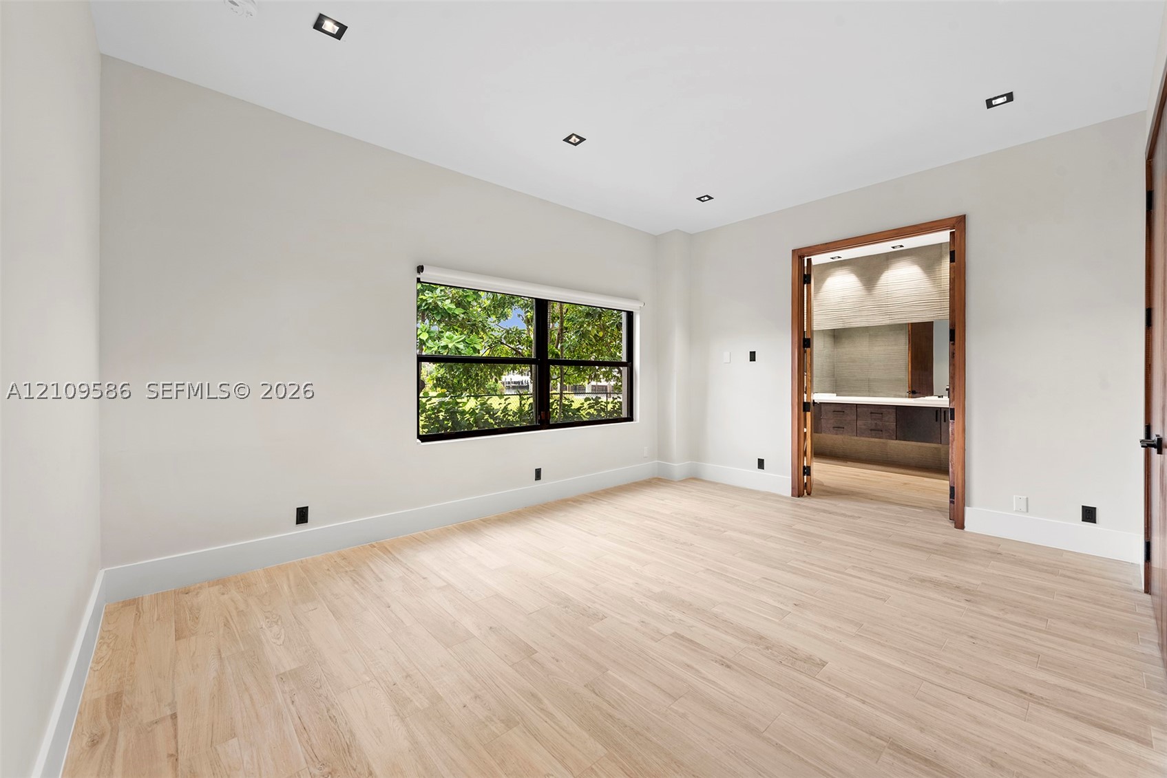 461 Poinciana Dr, Hallandale Beach FL 33009