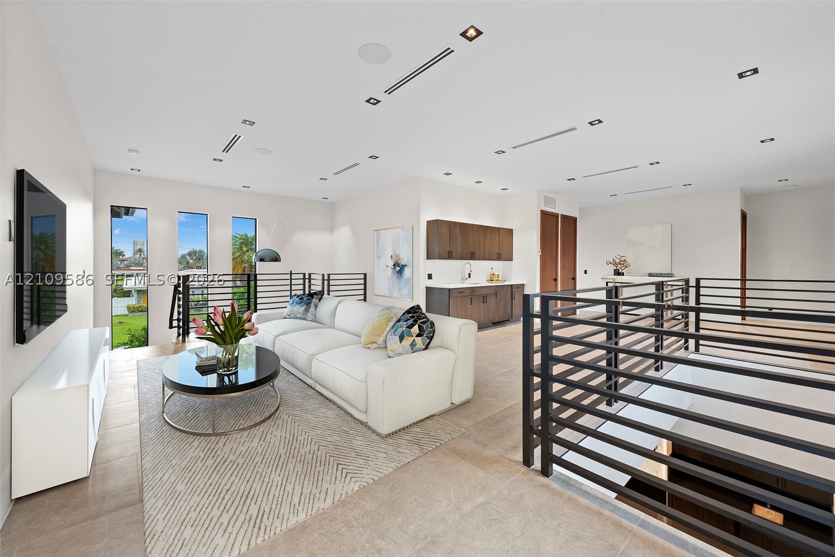 461 Poinciana Dr, Hallandale Beach FL 33009
