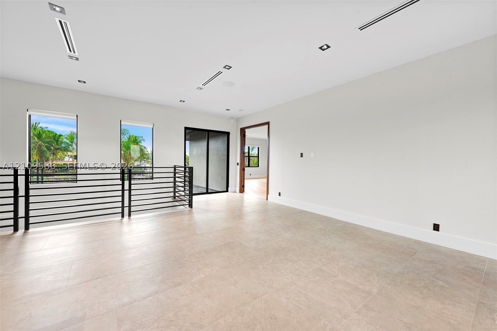 461 Poinciana Dr, Hallandale Beach FL 33009