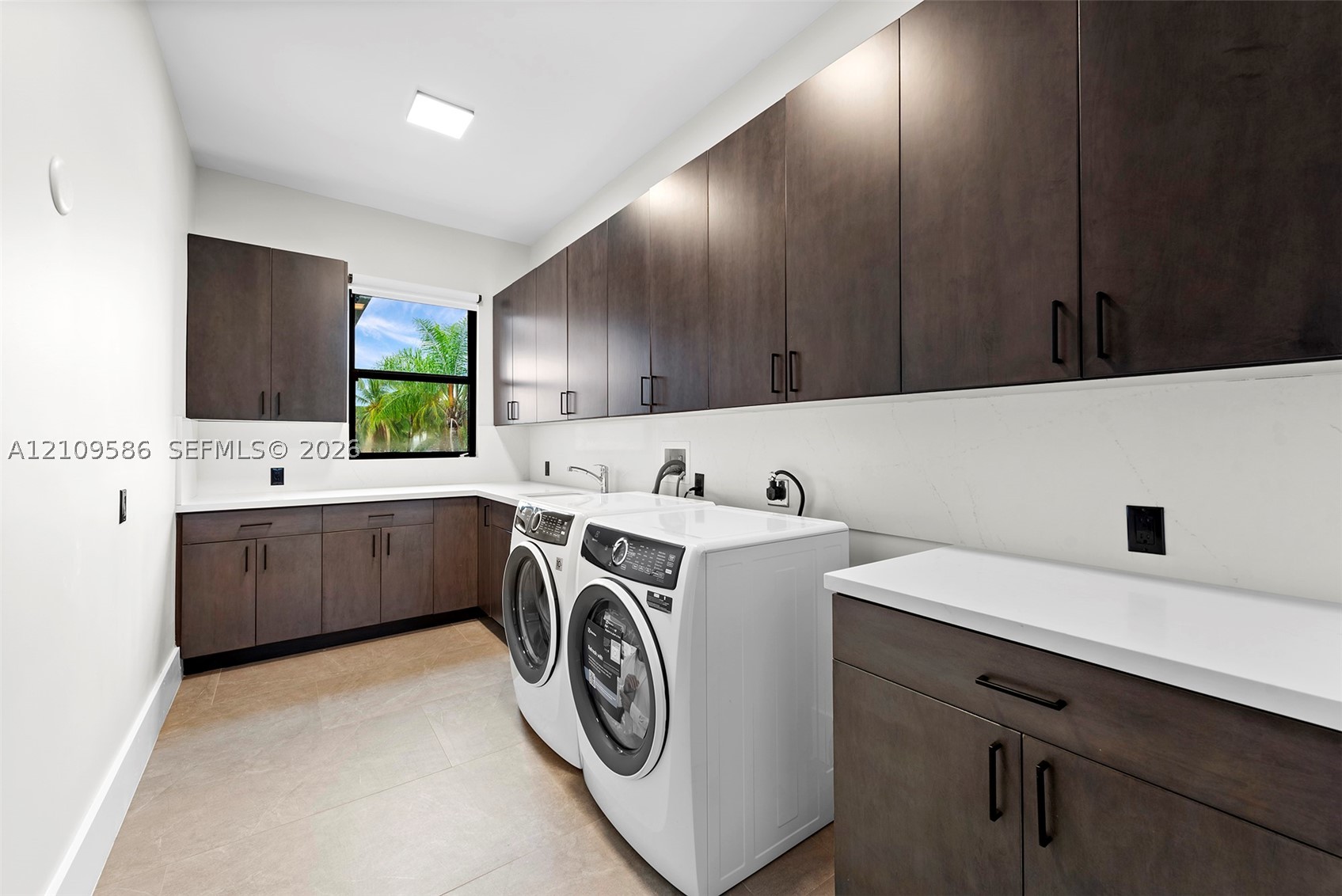 461 Poinciana Dr, Hallandale Beach FL 33009