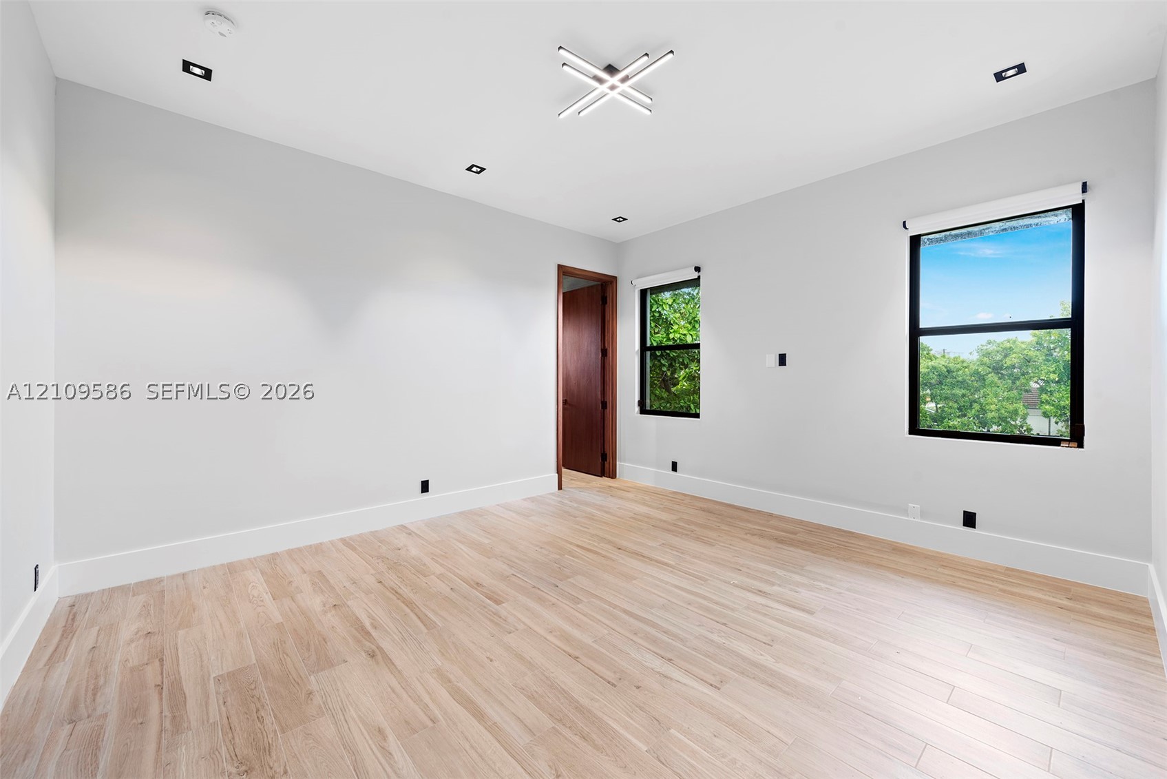 461 Poinciana Dr, Hallandale Beach FL 33009