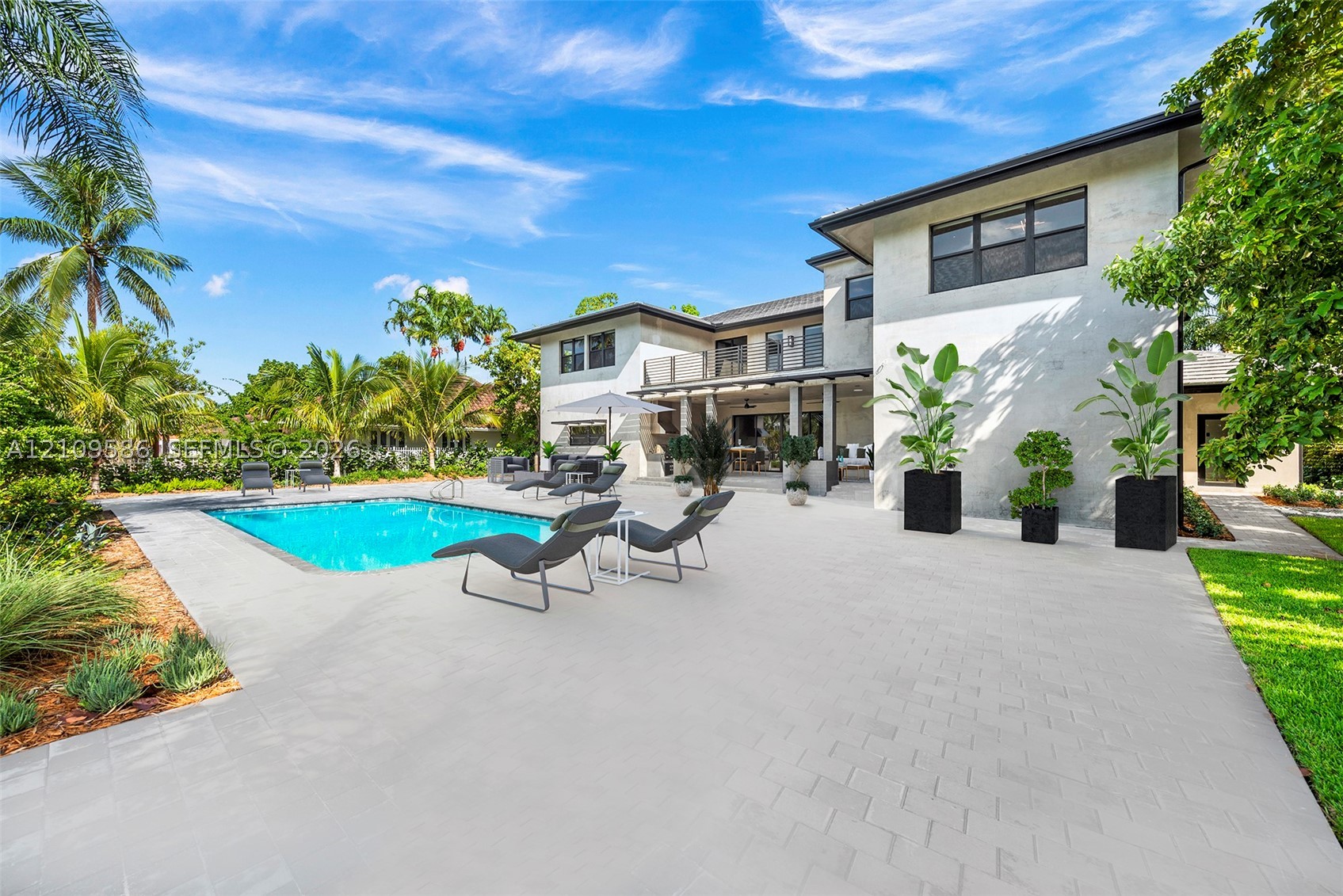 461 Poinciana Dr, Hallandale Beach FL 33009