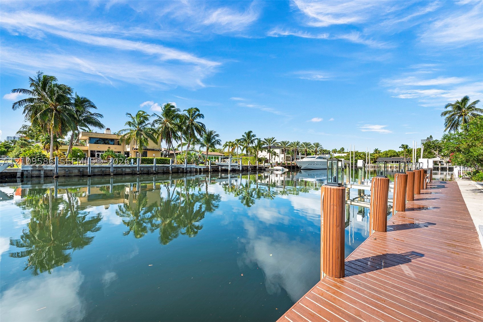 461 Poinciana Dr, Hallandale Beach FL 33009
