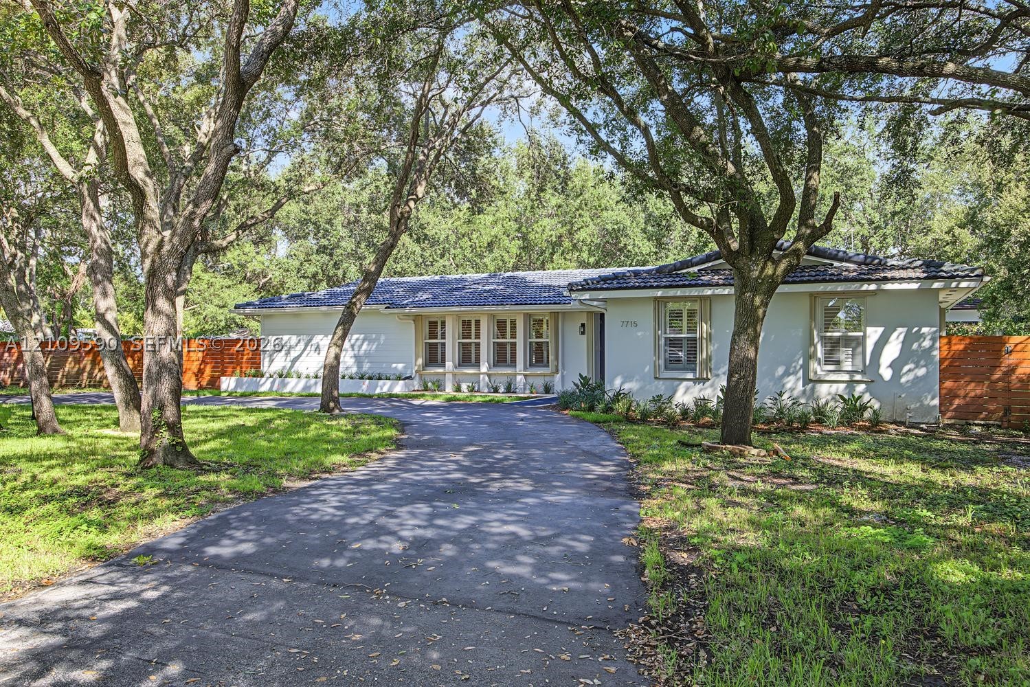 7715 SW 122nd St, Pinecrest FL 33156