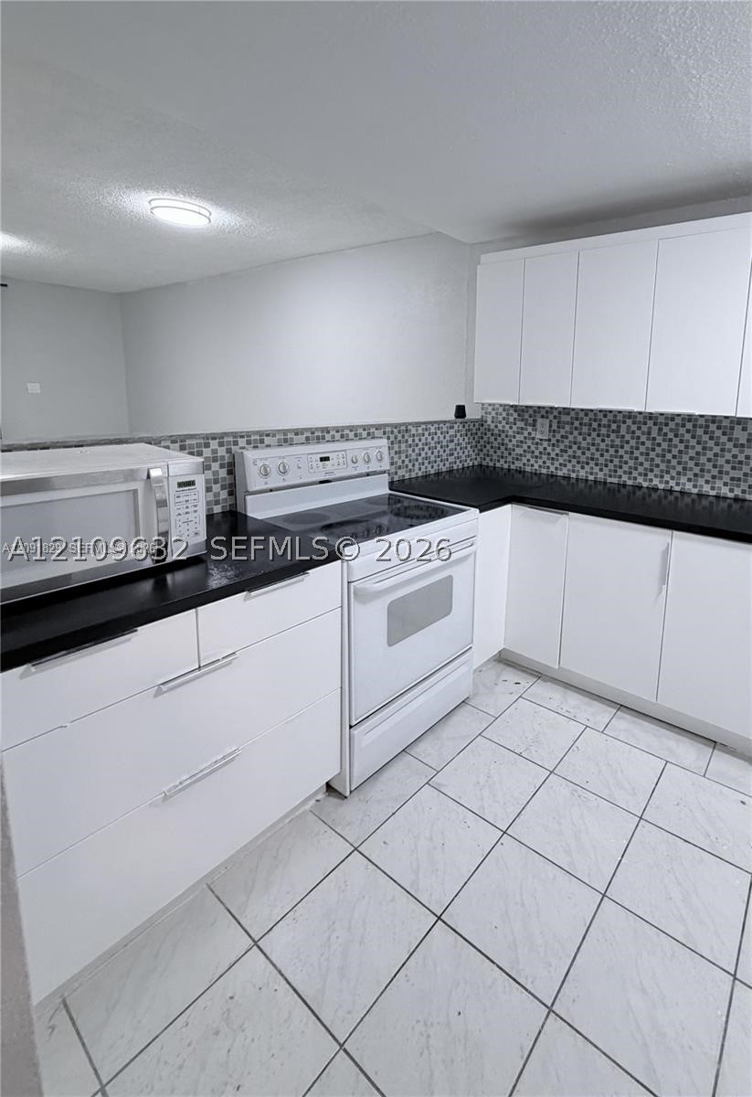 10000 NW 80th Ct #2247, Hialeah Gardens FL 33016