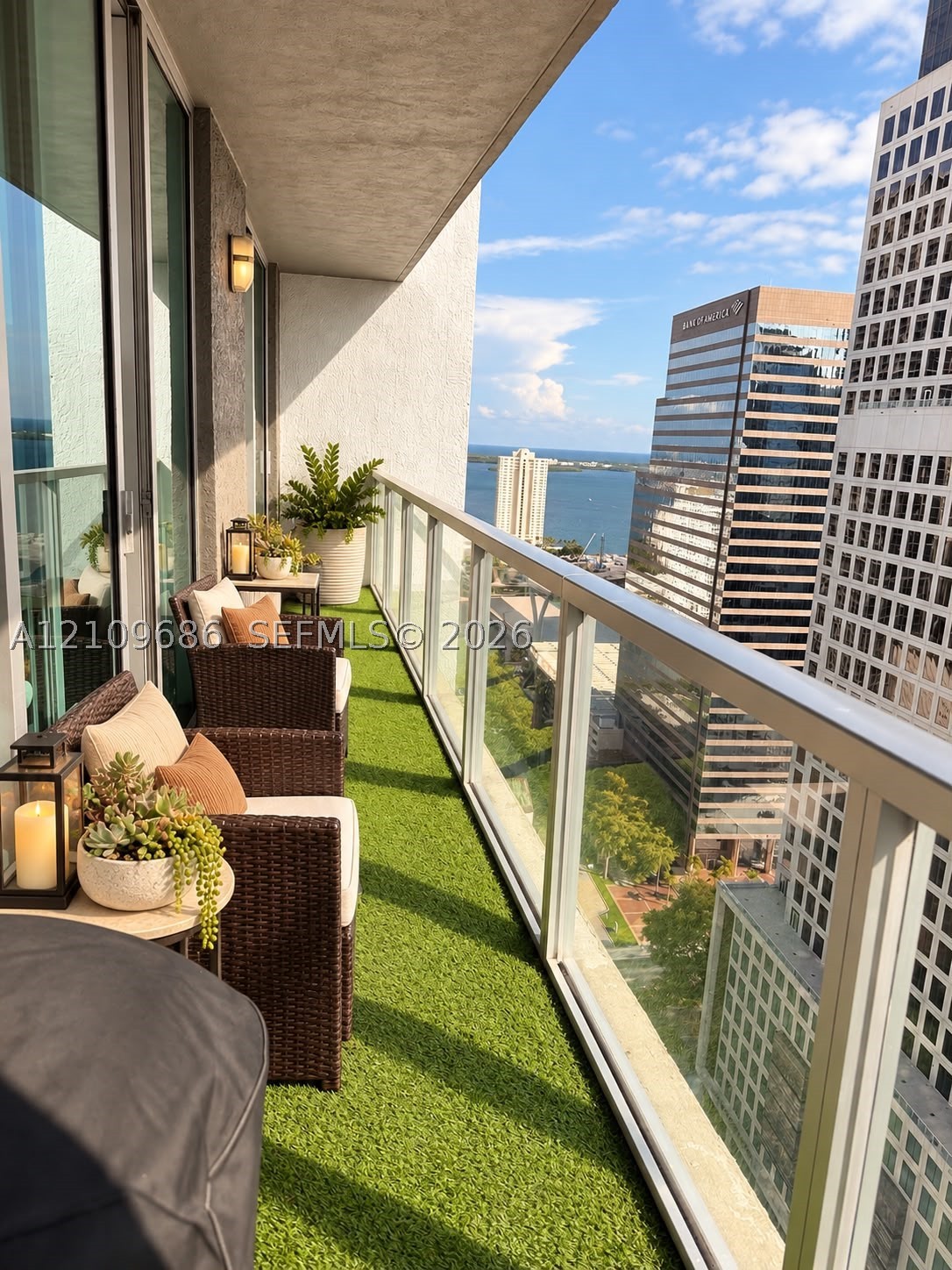 55 SE 6th St #3502, Miami FL 33131
