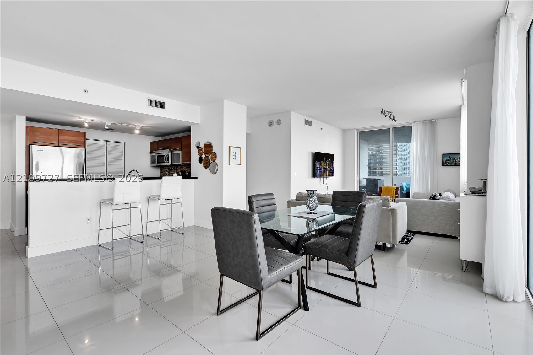 244 Biscayne Blvd #2802, Miami FL 33132
