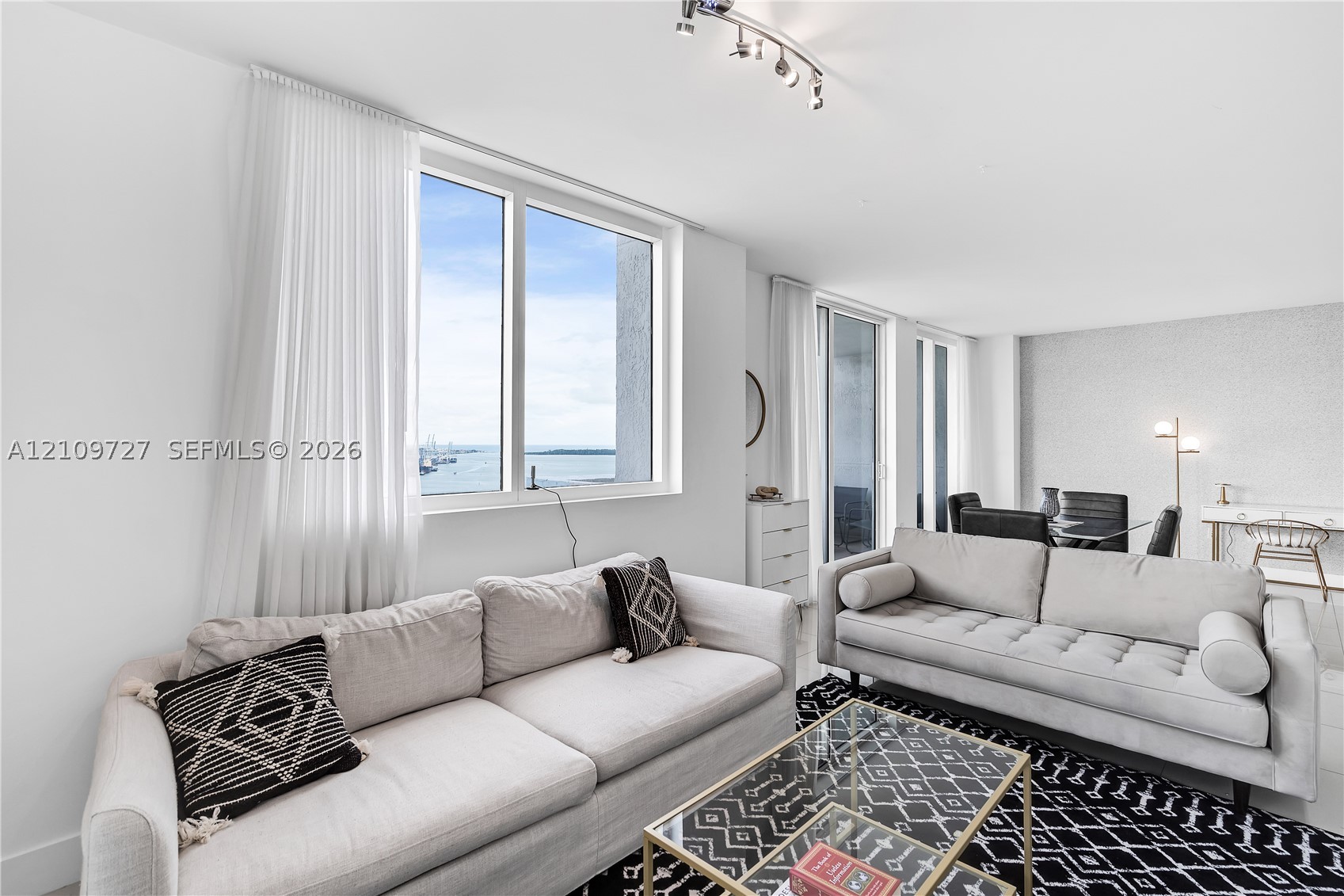 244 Biscayne Blvd #2802, Miami FL 33132