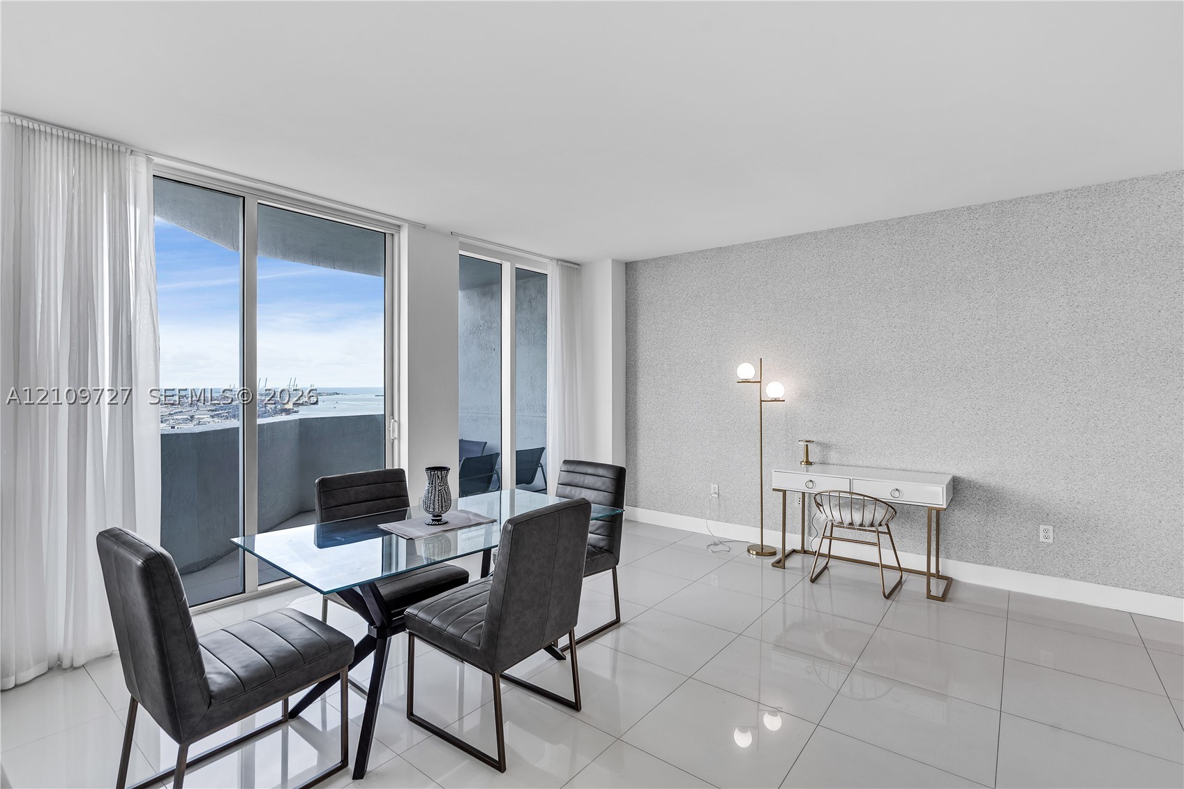 244 Biscayne Blvd #2802, Miami FL 33132