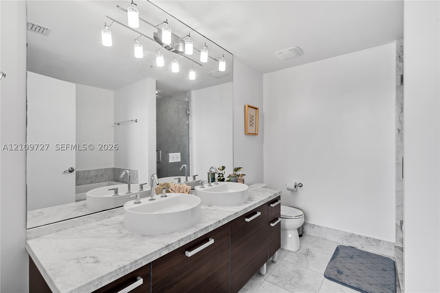 244 Biscayne Blvd #2802, Miami FL 33132