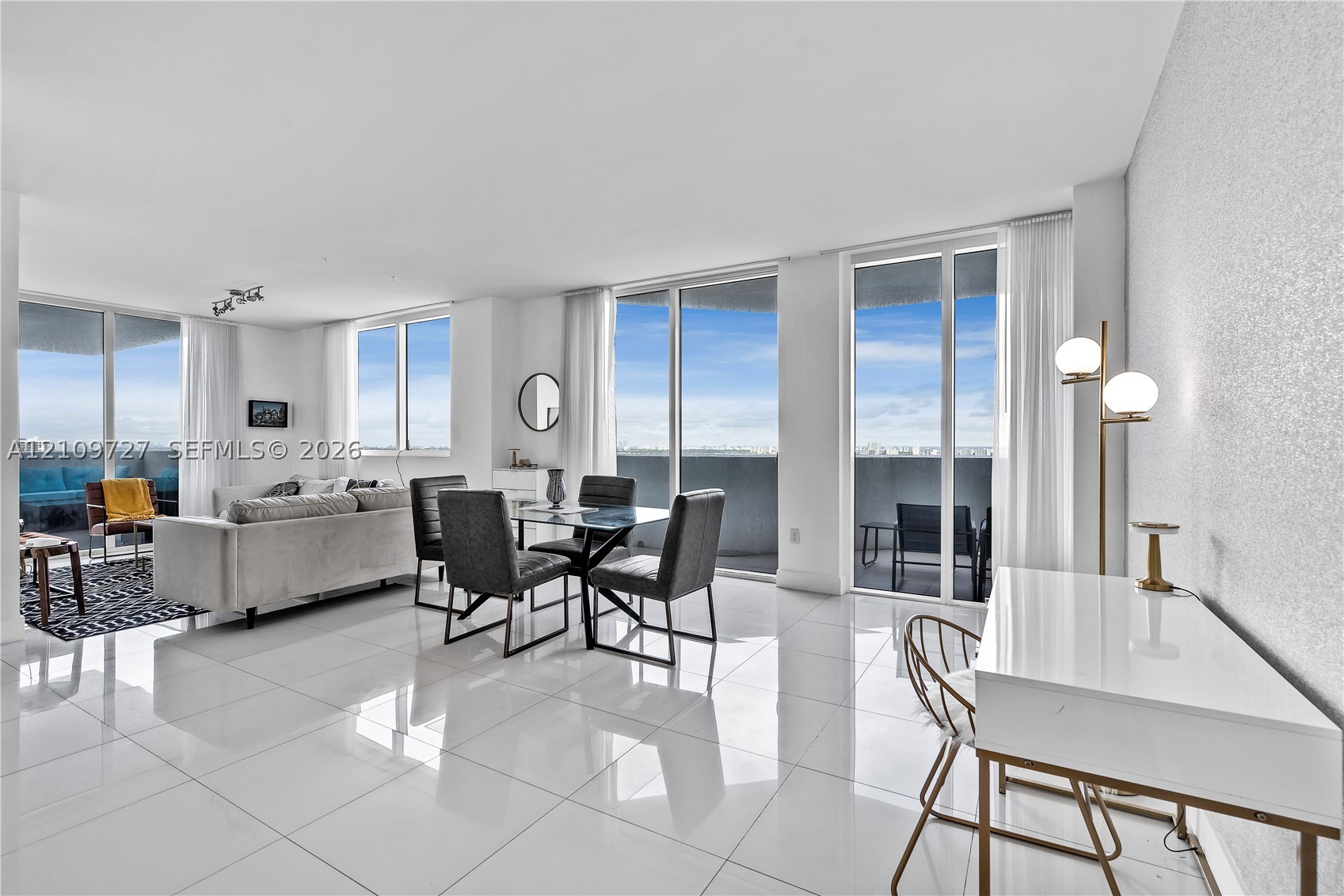 244 Biscayne Blvd #2802, Miami FL 33132