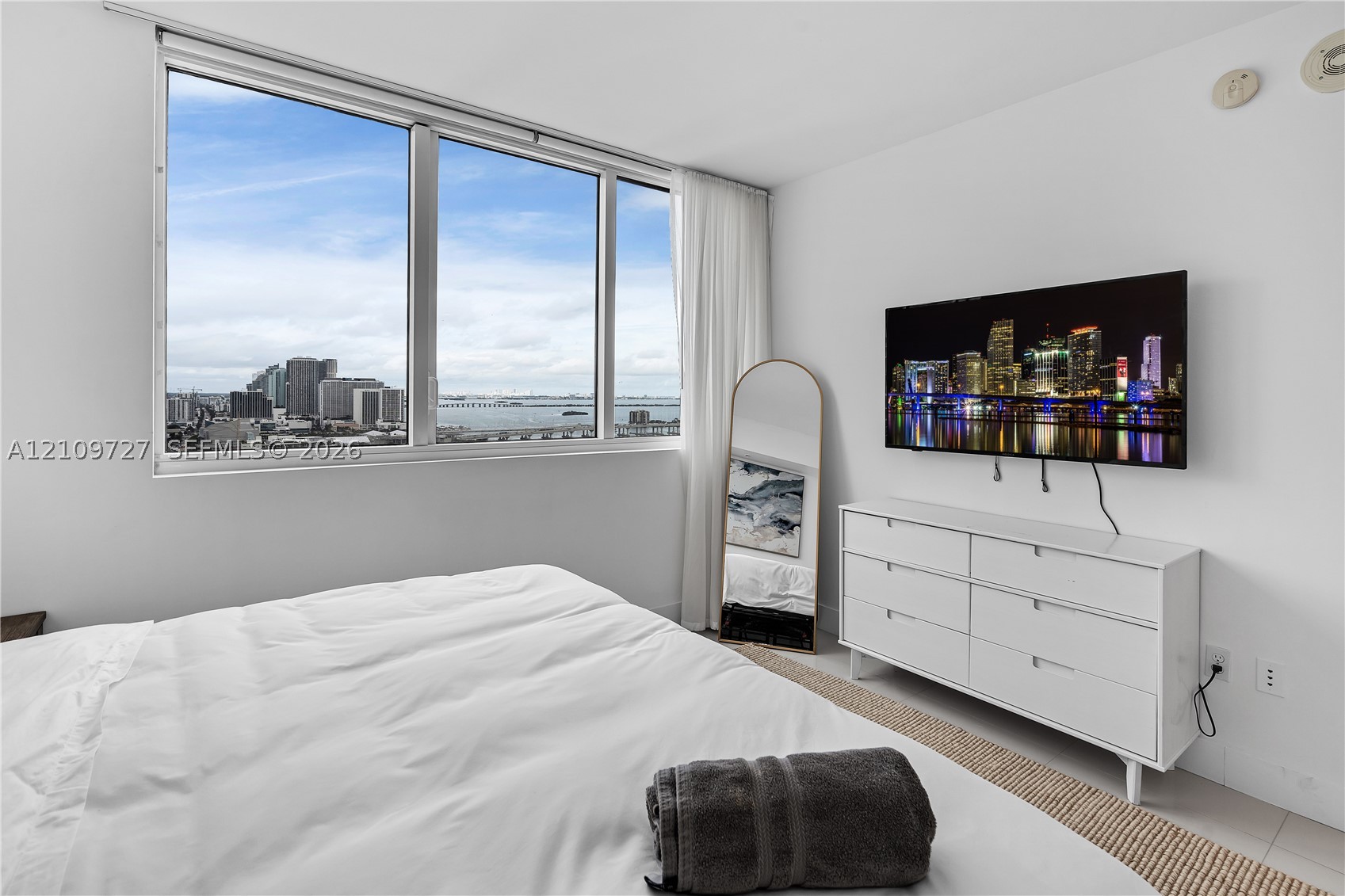 244 Biscayne Blvd #2802, Miami FL 33132