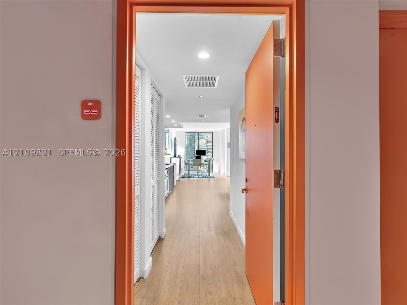 31 SE 6th St #2103, Miami FL 33131