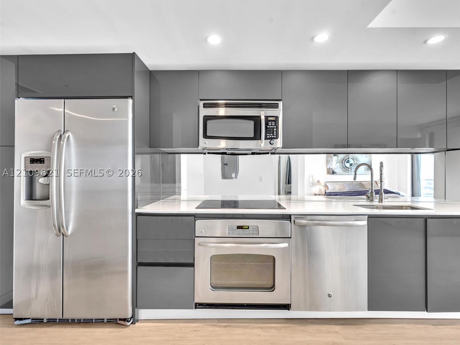 31 SE 6th St #2103, Miami FL 33131