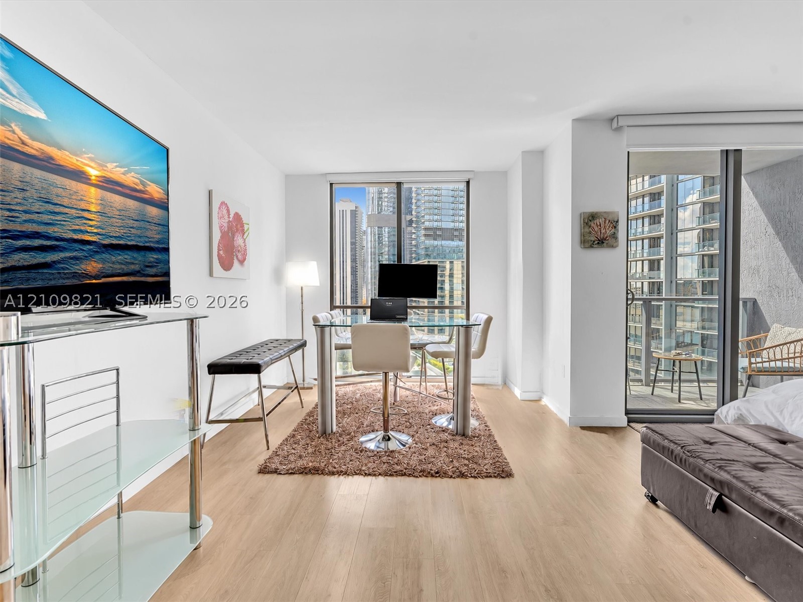 31 SE 6th St #2103, Miami FL 33131
