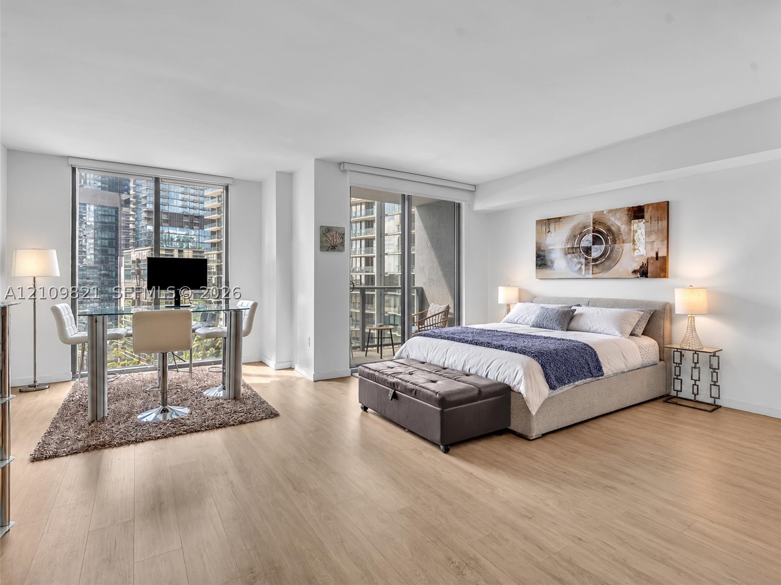 31 SE 6th St #2103, Miami FL 33131