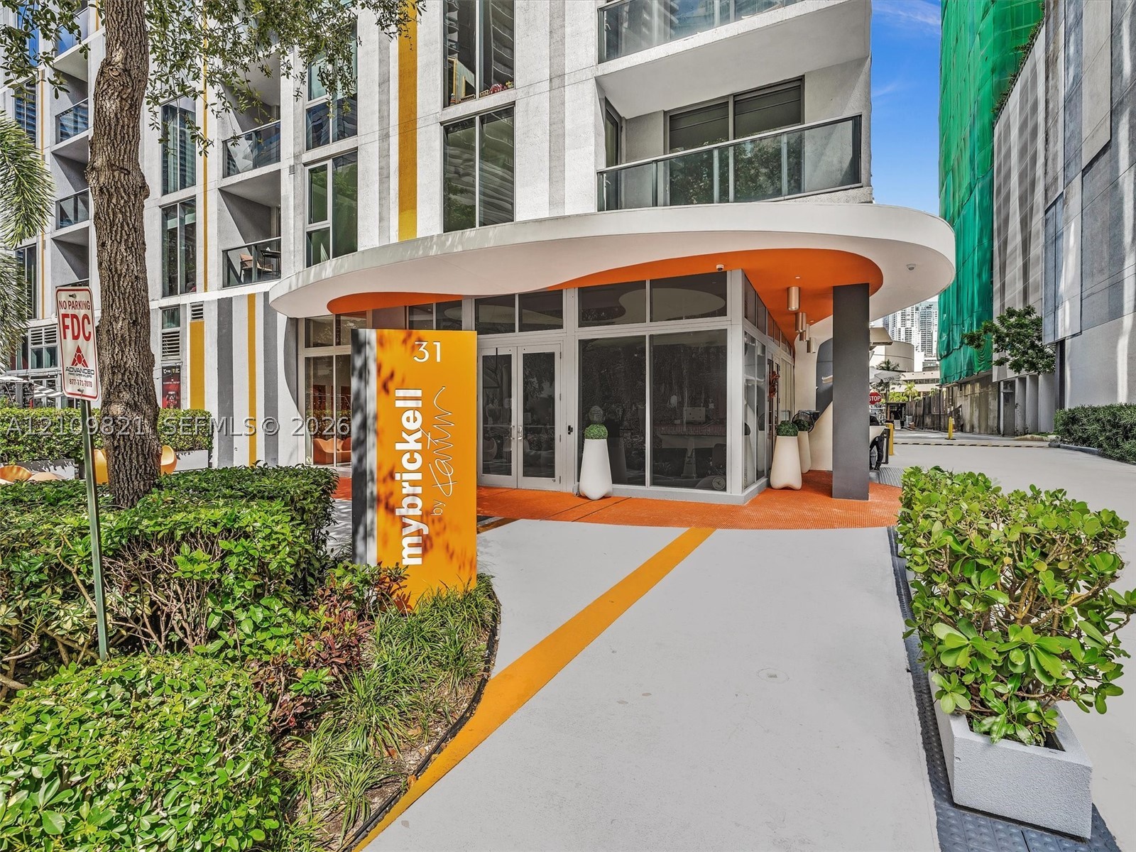 31 SE 6th St #2103, Miami FL 33131